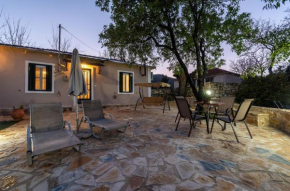 Mika's Valley View House